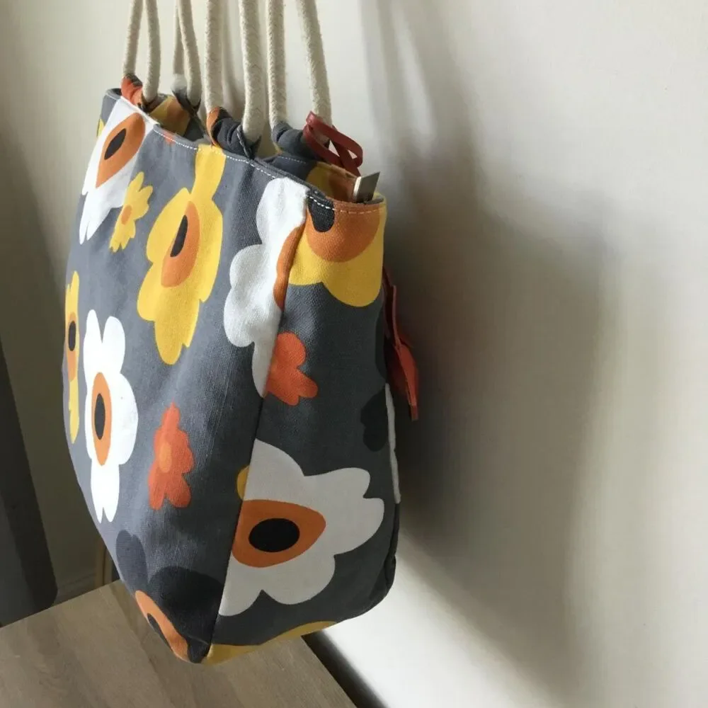 Farmhouse Is My Style "Summer Blooms" Gray Canvas Tote Bag w/Dachshund Bag Charm - Picture 4 of 10